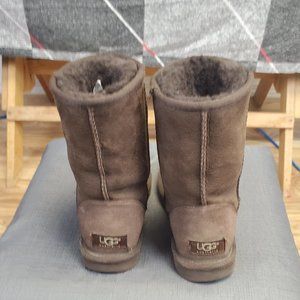 UGG Women's Classic Boots Chocolate Color size 5